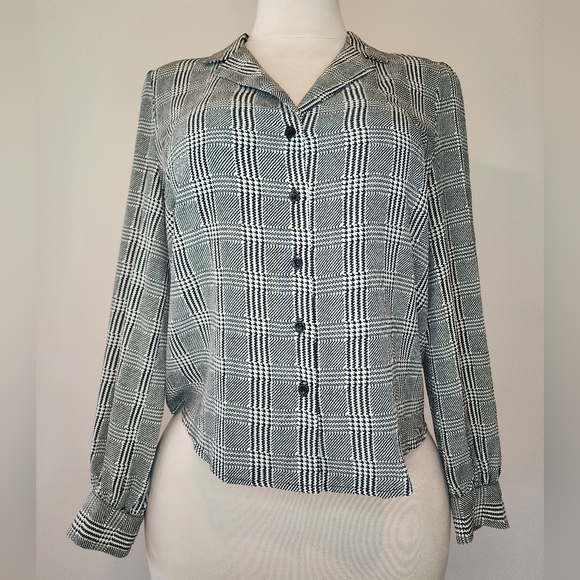 Topshop Tops - Topshop Black and White Button-Up Long Sleeved Blouse
